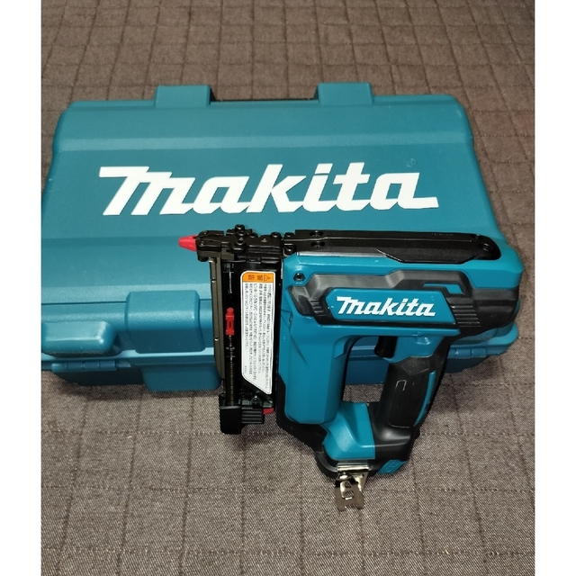 マキタ 充電式ピンタッカ PT354DZK 10.8V （本体+ケース） 自動車/バイクのバイク(工具)の商品写真