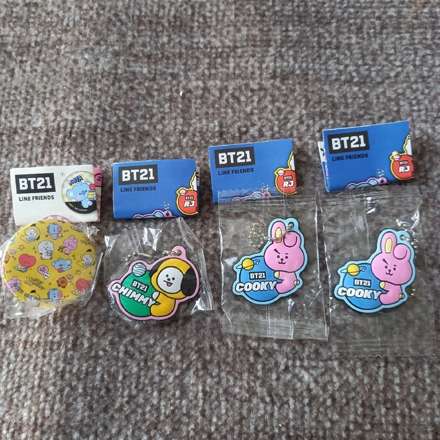 BT21(ビーティーイシビル)のBT21 クリアファイル、マスコットセット エンタメ/ホビーのアニメグッズ(クリアファイル)の商品写真