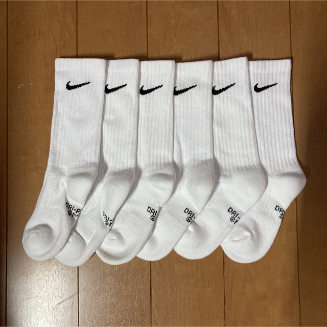 NIKE(ナイキ)のナイキ NIKE 3Pロゴソックス　27〜29cm ホワイト メンズのレッグウェア(ソックス)の商品写真