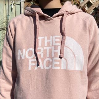 ザノースフェイス(THE NORTH FACE)のノースフェイス　パーカー　ロゴスウェット　ピンク(パーカー)