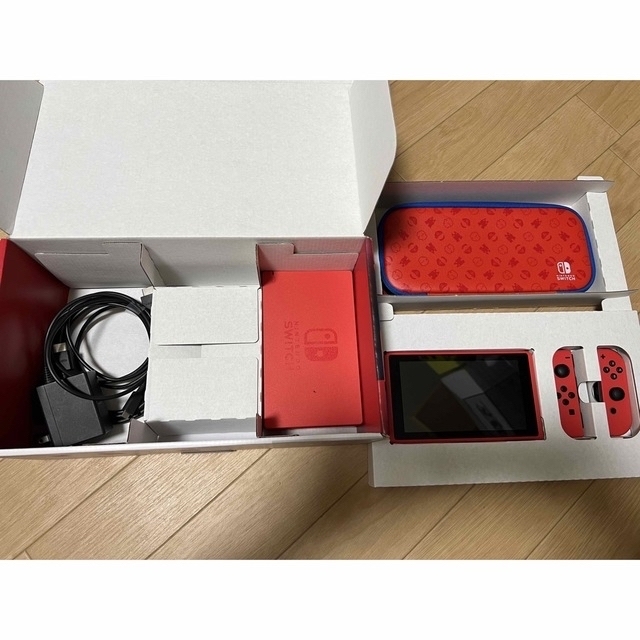 Nintendo Switch(ニンテンドースイッチ)のNintendo Switch マリオ レッド×ブルー セット エンタメ/ホビーのゲームソフト/ゲーム機本体(家庭用ゲーム機本体)の商品写真