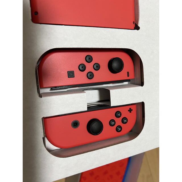 Nintendo Switch(ニンテンドースイッチ)のNintendo Switch マリオ レッド×ブルー セット エンタメ/ホビーのゲームソフト/ゲーム機本体(家庭用ゲーム機本体)の商品写真