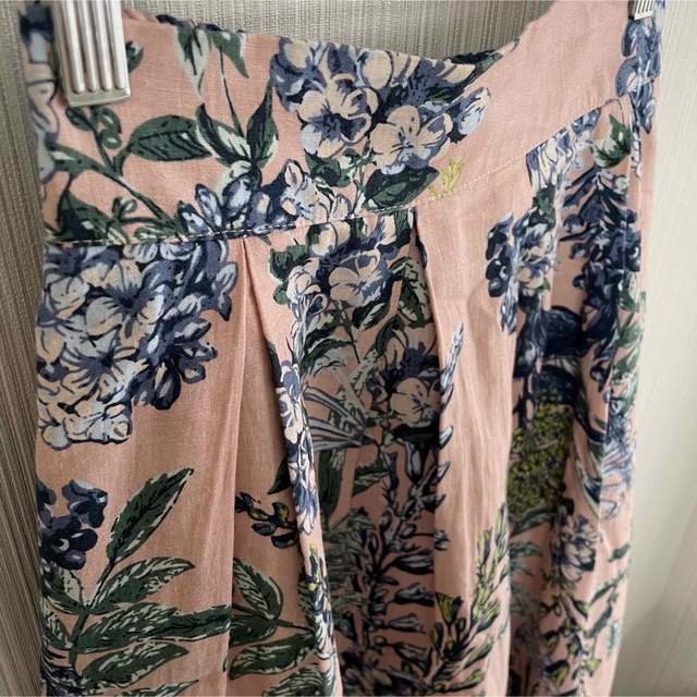 dholic(ディーホリック)のディーホリック　ボタニカル柄スカート　ピンク　花柄 レディースのスカート(ひざ丈スカート)の商品写真