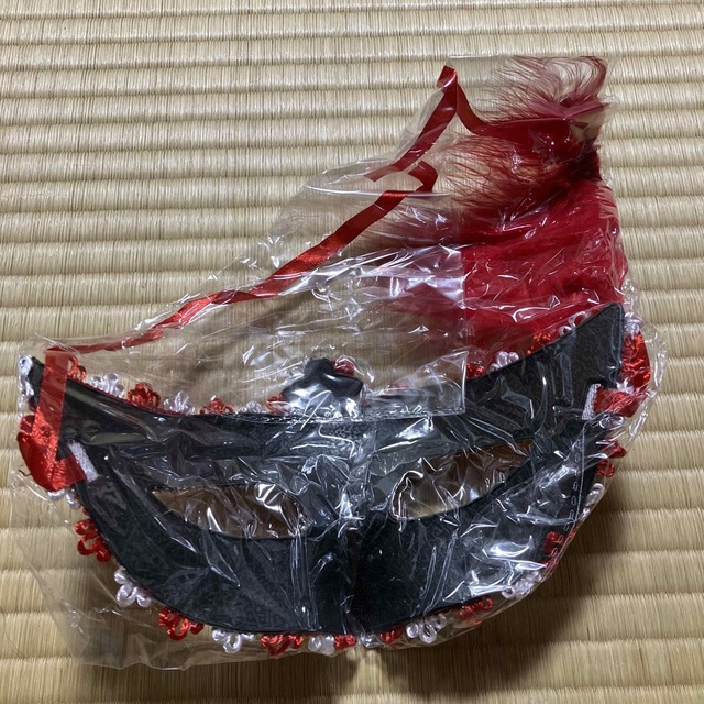 仮面舞踏会マスク　赤 エンタメ/ホビーのコスプレ(小道具)の商品写真