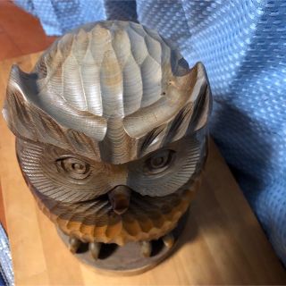 一刀彫 フクロウ 置物 縁起物 木彫り彫刻 服を招く梟 送料込み