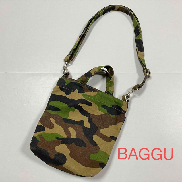 BAGGU(バグゥ)のBAGGU バグゥ キャンバス ショルダーバッグ カモフラ柄 レディースのバッグ(ショルダーバッグ)の商品写真