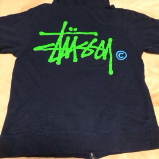 ステューシー(STUSSY)のstussy ジップアップパーカー 紺(パーカー)