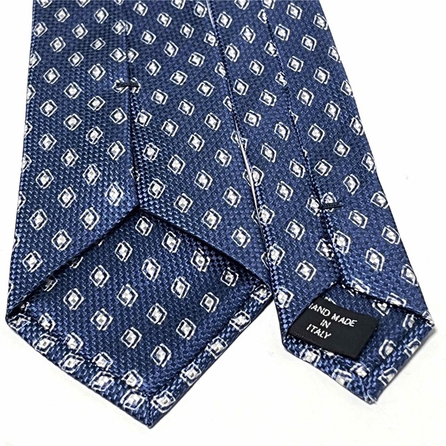 Giorgio Armani(ジョルジオアルマーニ)の✨極美品✨  ジョルジオアルマーニ  ネクタイ  ブルー系  高級シルク✨ メンズのファッション小物(ネクタイ)の商品写真