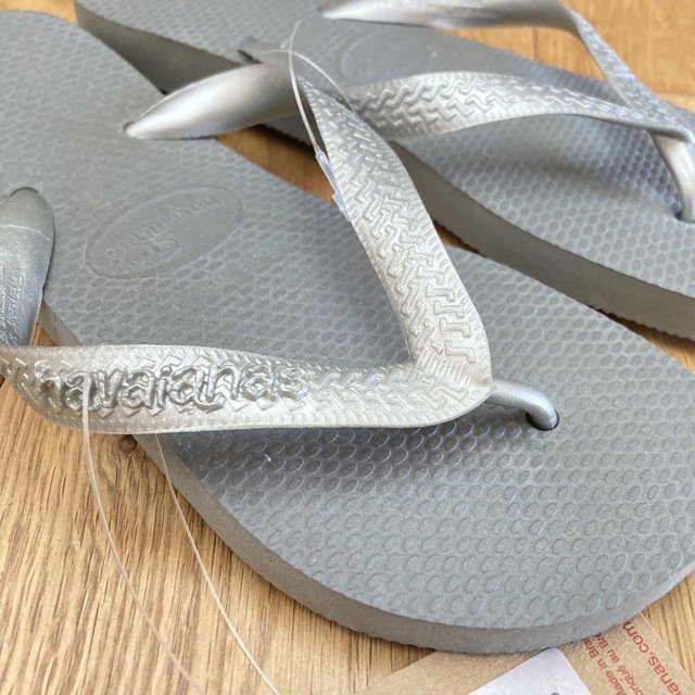 havaianas(ハワイアナス)の新品送料込み　ハワイアナス　サンダル　グレーシルバー　23.5cm レディースの靴/シューズ(ビーチサンダル)の商品写真