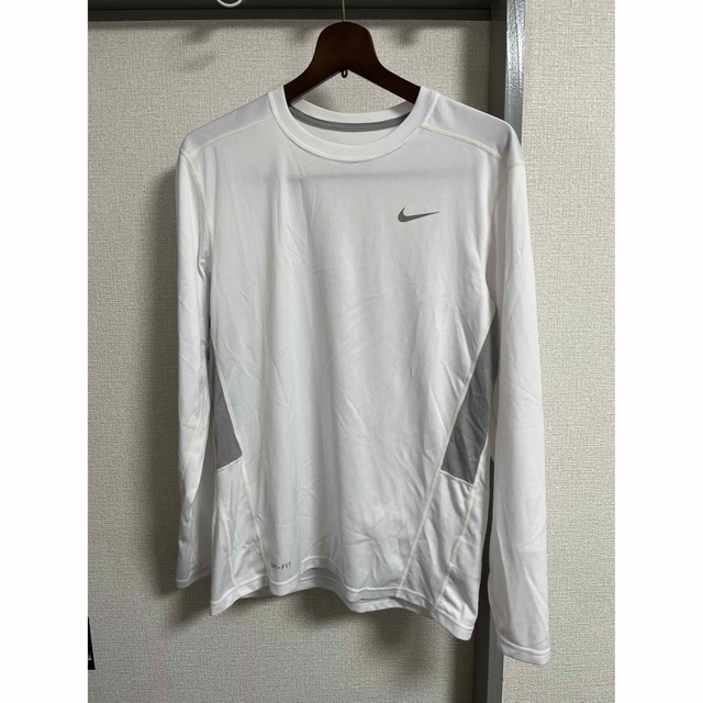 NIKE(ナイキ)のナイキ　DRI-FITロングTシャツ　Lサイズ スポーツ/アウトドアのランニング(ウェア)の商品写真