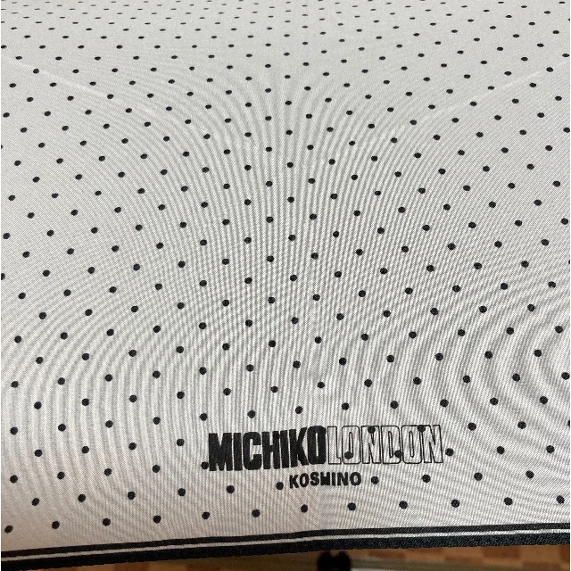MICHIKO LONDON(ミチコロンドン)の新品　ミチコロンドン　折りたたみ傘 レディースのファッション小物(傘)の商品写真
