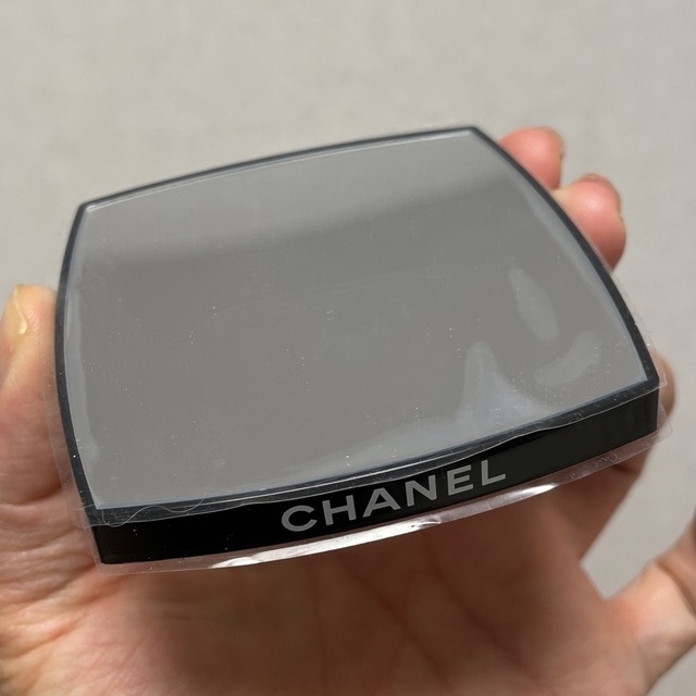 CHANEL(シャネル)のCHANEL ミラー　新品未使用 レディースのファッション小物(ミラー)の商品写真