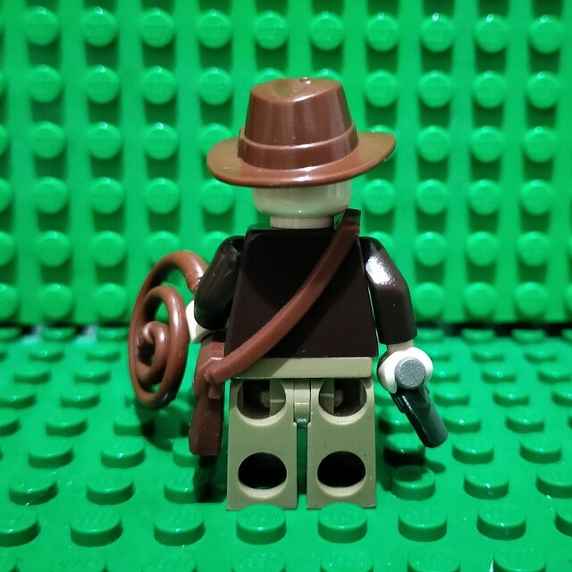 Lego(レゴ)のLEGO ミニフィグ インディ ジョーンズ 武器 カバン付 エンタメ/ホビーのおもちゃ/ぬいぐるみ(その他)の商品写真