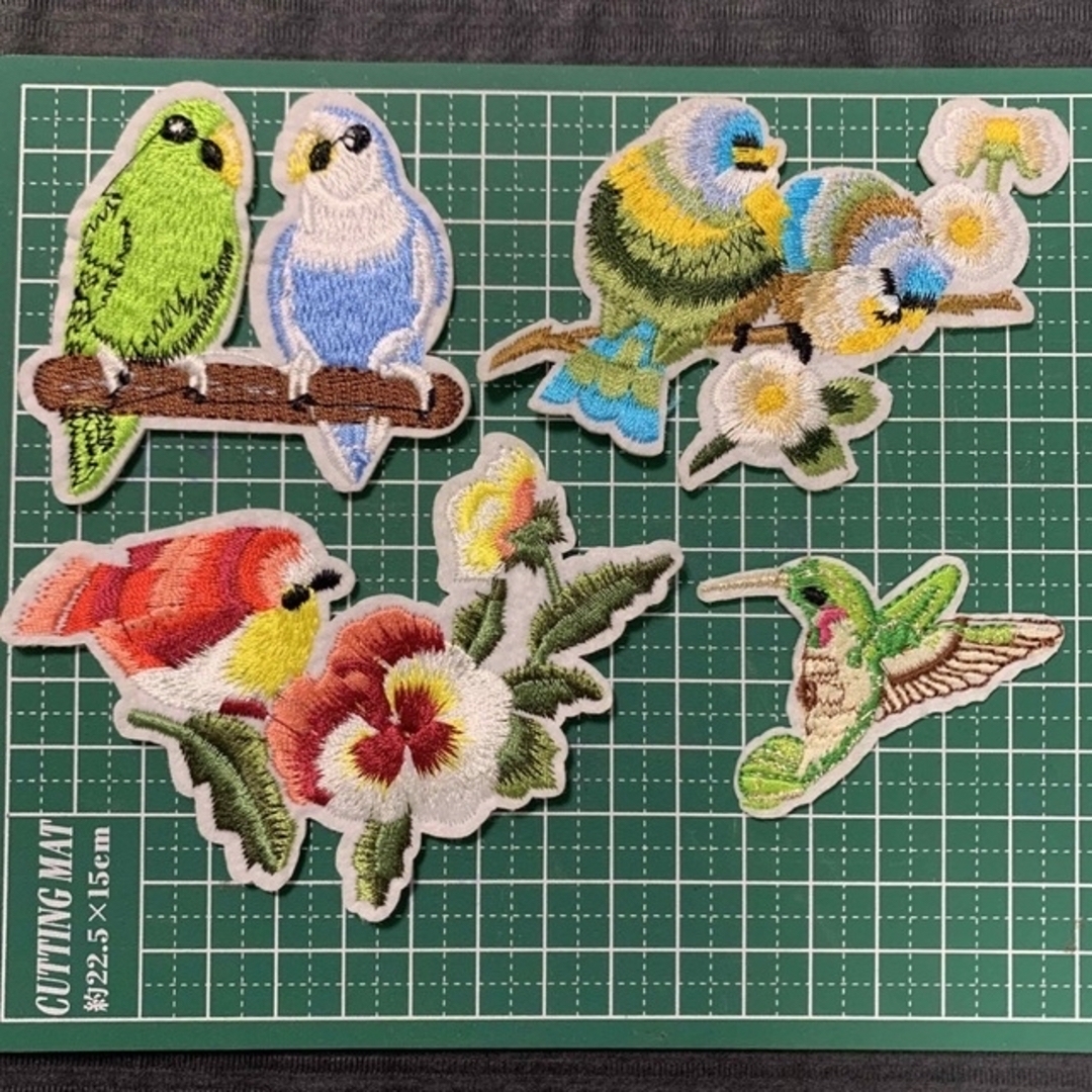 鳥　ワッペン　4つ ハンドメイドの素材/材料(各種パーツ)の商品写真