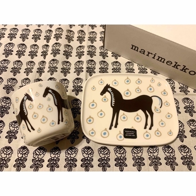 marimekko(マリメッコ)のmarimekko ❉ 新品未使用　ラテマグとプレートのセット インテリア/住まい/日用品のキッチン/食器(グラス/カップ)の商品写真