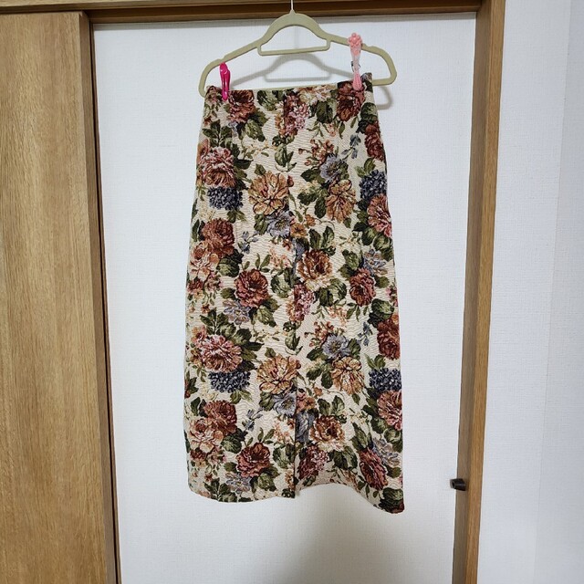 axes femme(アクシーズファム)のアクシーズファム タイトスカート ゴブラン柄 花柄 ベージュ ポケット付き レディースのスカート(ロングスカート)の商品写真