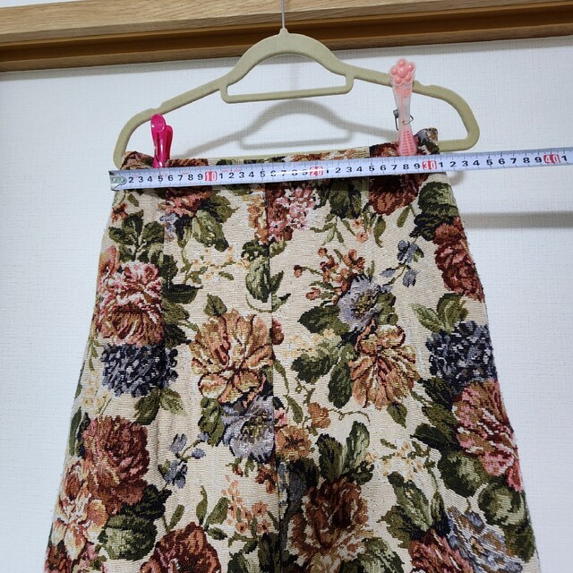 axes femme(アクシーズファム)のアクシーズファム タイトスカート ゴブラン柄 花柄 ベージュ ポケット付き レディースのスカート(ロングスカート)の商品写真
