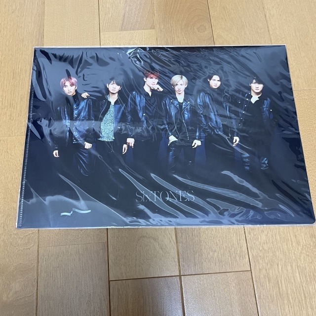 SixTONES(ストーンズ)のSixTONES クリアファイル　新品 エンタメ/ホビーのタレントグッズ(アイドルグッズ)の商品写真