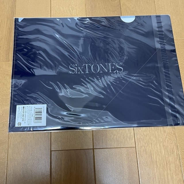 SixTONES(ストーンズ)のSixTONES クリアファイル　新品 エンタメ/ホビーのタレントグッズ(アイドルグッズ)の商品写真