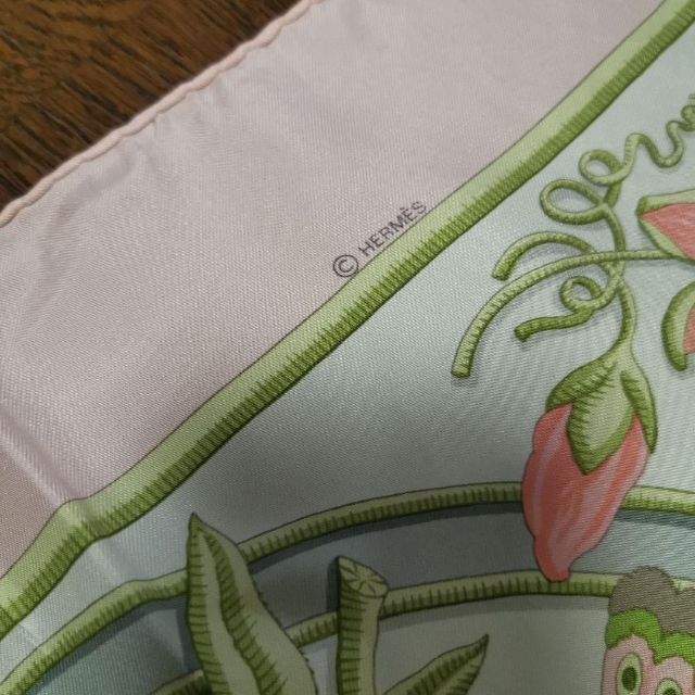 1002美品 エルメス HERMES スカーフ カレ ヴィンテージ 花柄 【返品