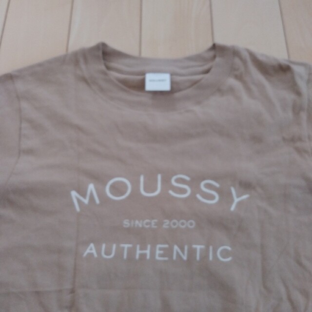 moussy(マウジー)の美品　MOUSSYTシャツ　ベージュ レディースのトップス(Tシャツ(半袖/袖なし))の商品写真