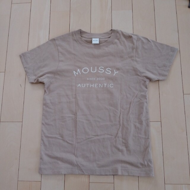 moussy(マウジー)の美品　MOUSSYTシャツ　ベージュ レディースのトップス(Tシャツ(半袖/袖なし))の商品写真
