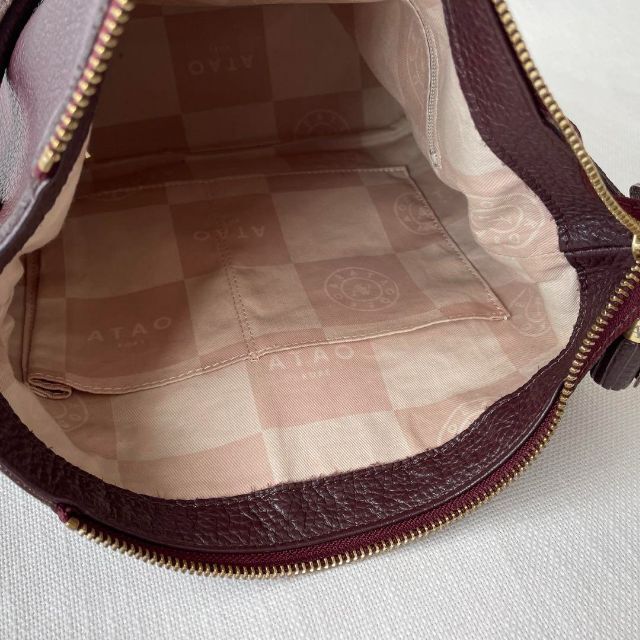 ATAO(アタオ)の限定色 アタオ ウィークエンド 2way ショルダーバッグ バーガンディ レザー レディースのバッグ(ショルダーバッグ)の商品写真