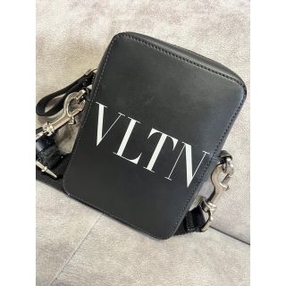 ヴァレンティノ(VALENTINO)のVLTN ショルダーバッグ(ショルダーバッグ)