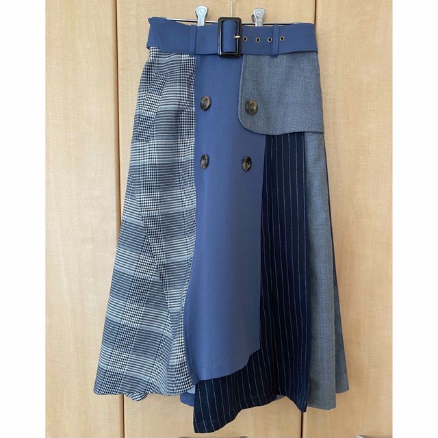 REDYAZEL(レディアゼル)のREDYAZEL レディアゼル　異素材MIXミモレ丈トレンチスカート レディースのスカート(ロングスカート)の商品写真