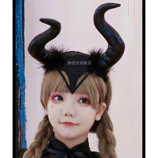 かわいく変身♡ハロウィン 角 悪魔 カチューシャ コスプレ デビル プチ仮装 赤 エンタメ/ホビーのコスプレ(小道具)の商品写真