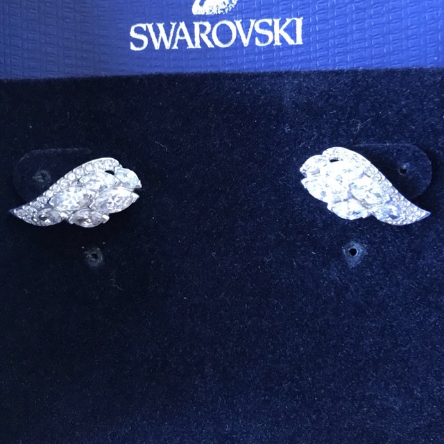 SWAROVSKI(スワロフスキー)のSWAROVSKI イアリング　天使の羽根　キラキラ レディースのアクセサリー(ネックレス)の商品写真