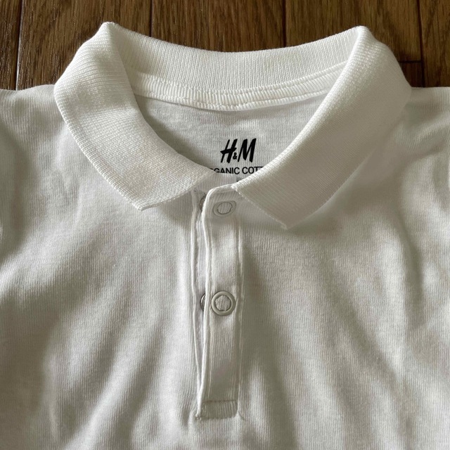 H&M(エイチアンドエム)のポロシャツ　襟付きボディスーツ　ロンパース　白　 キッズ/ベビー/マタニティのキッズ服男の子用(90cm~)(ドレス/フォーマル)の商品写真