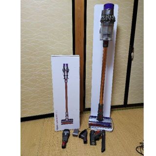 Dyson - ーーdyson cyclone v10 fluffy 動作7分30秒立板付の通販|ラクマ