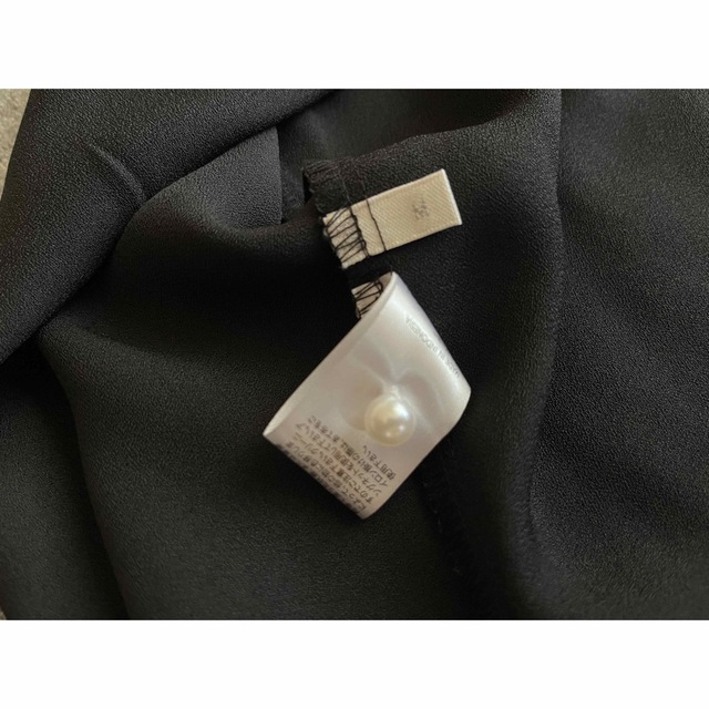 GU(ジーユー)のGUパールボタンブラウス(長袖)黒 レディースのトップス(シャツ/ブラウス(長袖/七分))の商品写真