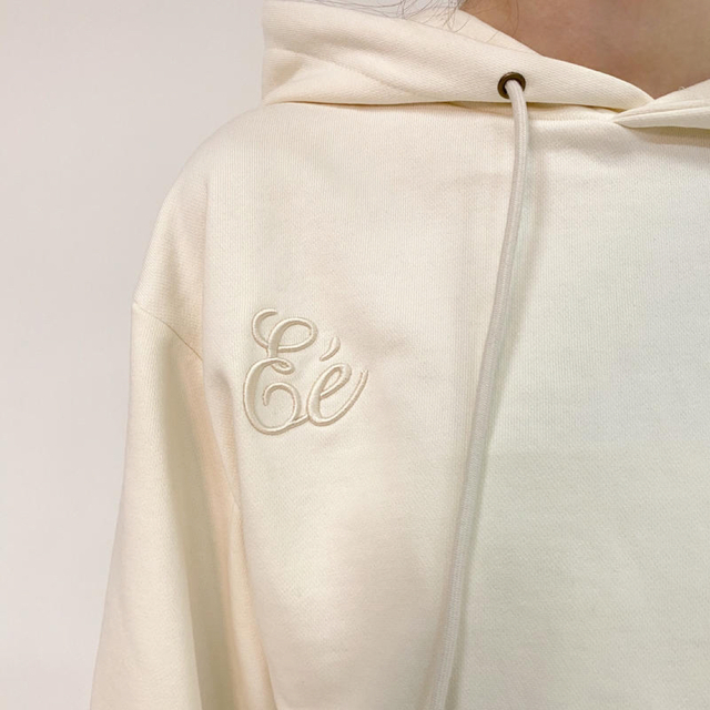 épine(エピヌ)のEé embroidery hoodie onepiece ivory レディースのワンピース(ひざ丈ワンピース)の商品写真