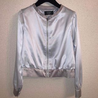 クレージュ(Courreges)のリトルニューヨーク　艶感！Y2Kファッションサテンノーカラーブルゾン　スタジャン(ブルゾン)