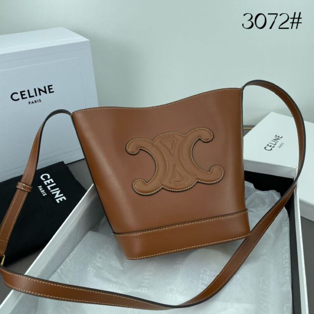 品質が完璧 celine スムースカーフスキン / トリオンフ キュイル