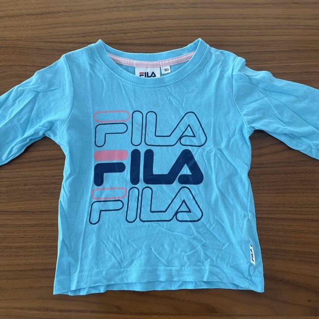 FILA(フィラ)のサイズ90㎝　FILA  長袖Tシャツ　水色　男の子　 キッズ/ベビー/マタニティのキッズ服男の子用(90cm~)(Tシャツ/カットソー)の商品写真