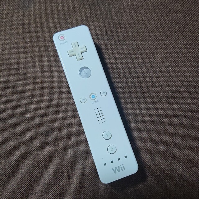Wii(ウィー)のWiiリモコン白 ホワイト 任天堂 ニンテンドー純正品 コントローラー匿名配送 エンタメ/ホビーのゲームソフト/ゲーム機本体(家庭用ゲーム機本体)の商品写真