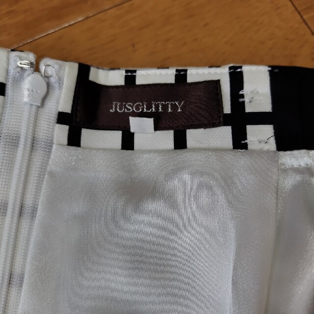 JUSGLITTY(ジャスグリッティー)のタイトミニスカート レディースのスカート(ミニスカート)の商品写真