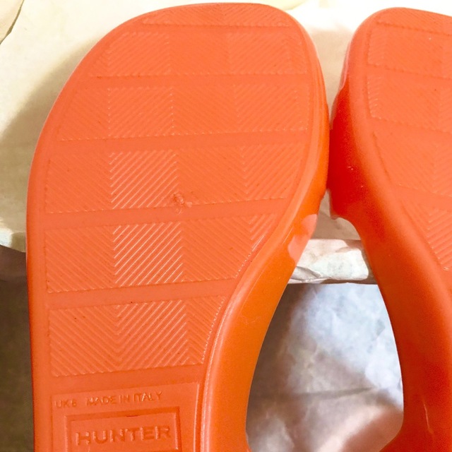 HUNTER(ハンター)の【新品未使用】HUNTER オレンジ　サンダル レディースの靴/シューズ(サンダル)の商品写真