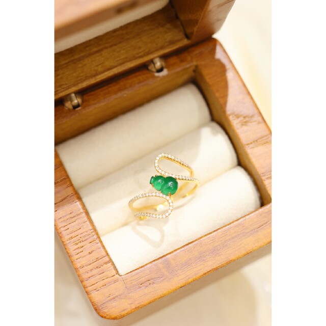 天然ダイヤモンド付きヒスイリングk18 レディースのアクセサリー(リング(指輪))の商品写真