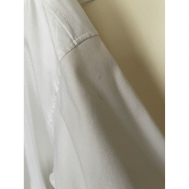 TOMMY HILFIGER(トミーヒルフィガー)のトミーヒルフィガー　白シャツ レディースのトップス(シャツ/ブラウス(長袖/七分))の商品写真