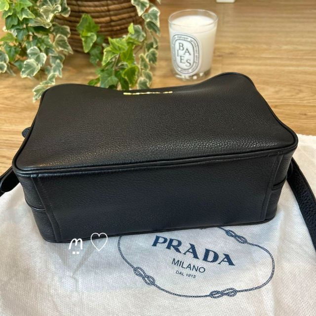 PRADA　プラダ　ヴィッテロレザーショルダーバッグ　斜めがけポシェット　美品