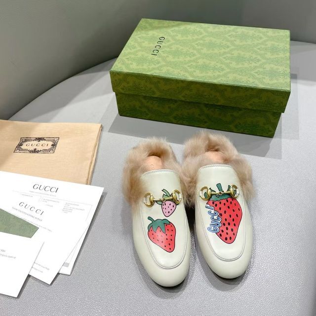 2022人気No.1の Gucci 36サイズ プリンスタウン ファー付き グッチ