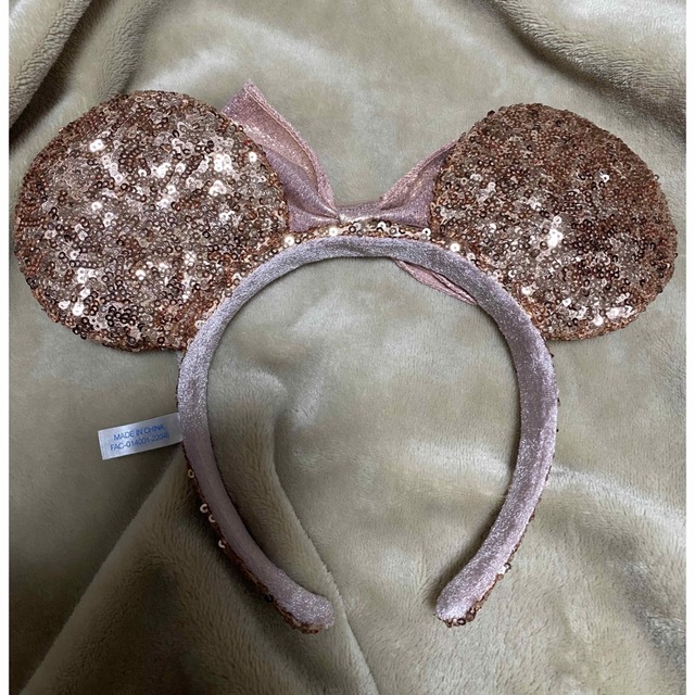 Disney(ディズニー)のDisney ディズニー　カチューシャ　スパンコール　ピンク レディースのヘアアクセサリー(カチューシャ)の商品写真