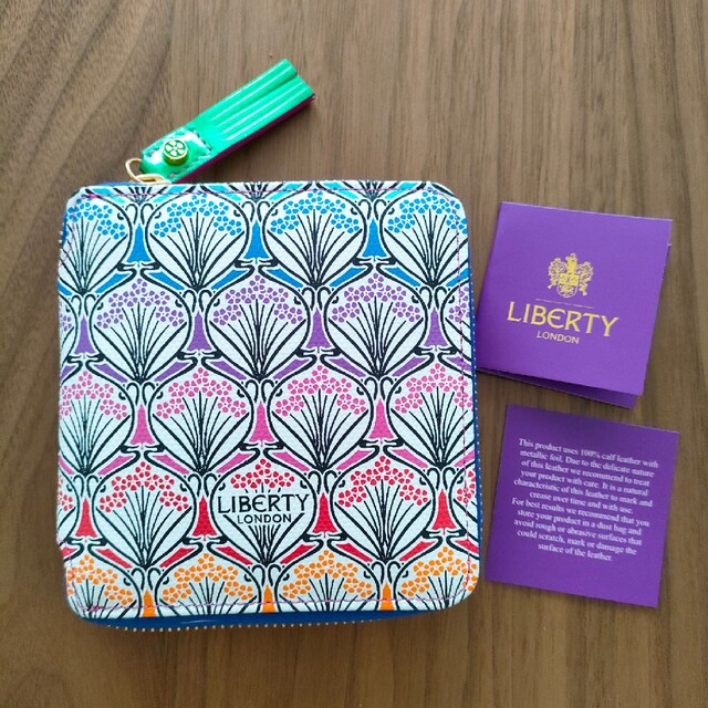 レディース未使用品　美品　LIBERTY LONDON リバティロンドン　二つ折り財布