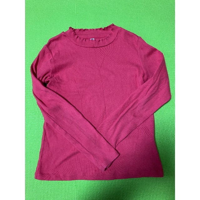 UNIQLO(ユニクロ)のユニクロ　リブフリルハイネックTシャツ 2枚組　女の子　140サイズ キッズ/ベビー/マタニティのキッズ服女の子用(90cm~)(Tシャツ/カットソー)の商品写真