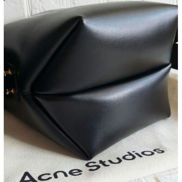 acne studios musubi ミニショルダーバッグ アーモンドブラウン