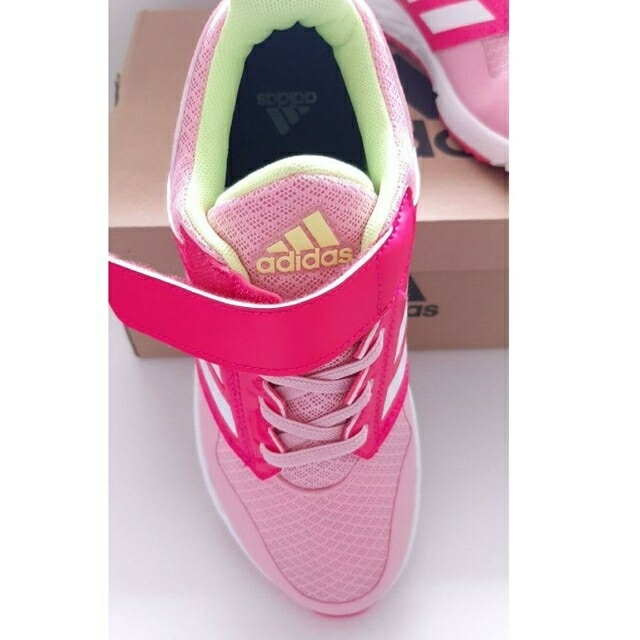 adidas(アディダス)の【新品】23cm　adidas　アディダス　キッズスニーカー キッズ/ベビー/マタニティのキッズ靴/シューズ(15cm~)(スニーカー)の商品写真